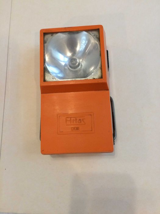 Камиончета "Татра" в мащаб ТТ 1:120, 2 броя + фенер от бившето DDR