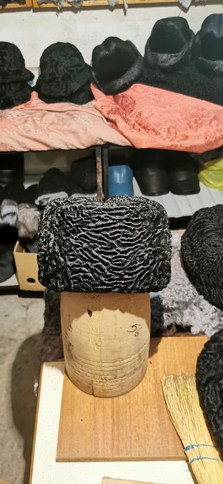 Caciuli rusesti din blana de miel