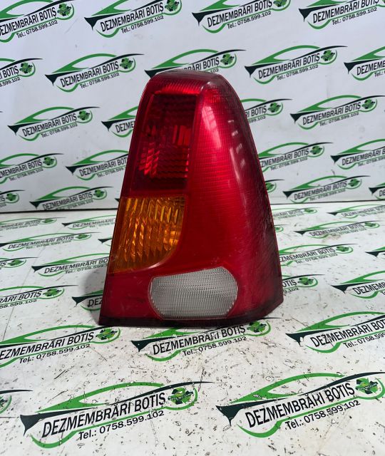 Lampa / Tripla stop dreapta pe aripa Dacia Logan prima generatie