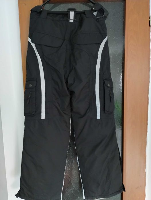 Vând costum de schi mărimea XL