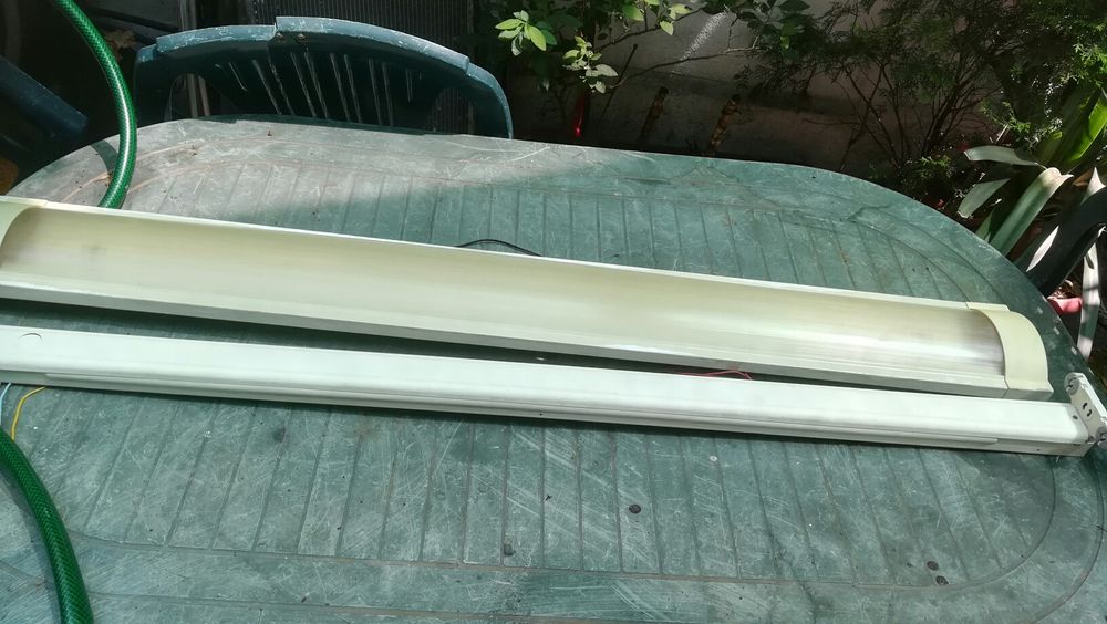 Doua lampi electrice