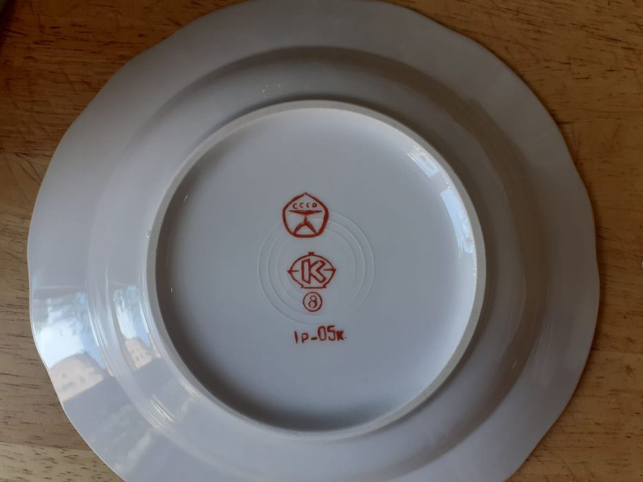 Продам тарелки разные