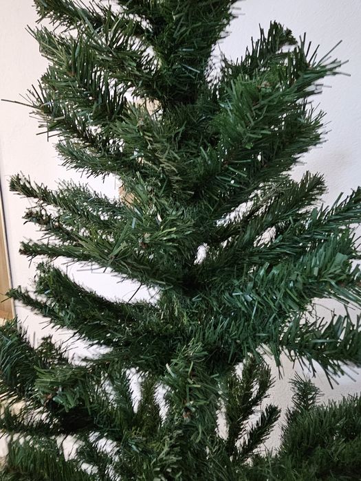Brad artificial de 180 cm cu suport