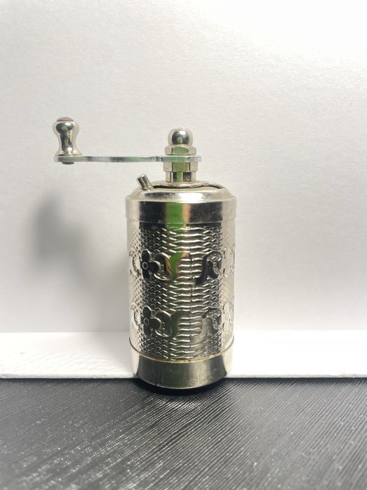 Продам декоративную мельницу. Метал.