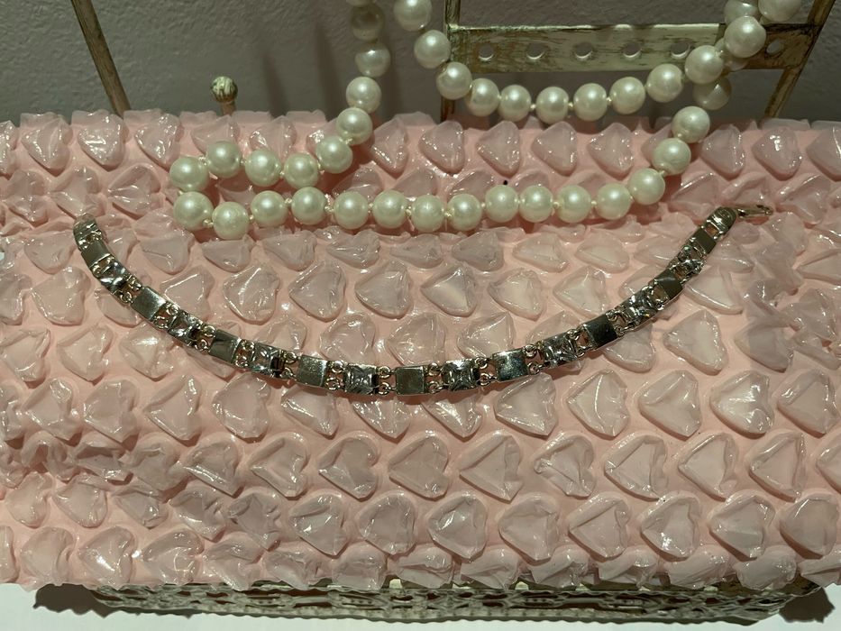 Елегантна и много нежна сребърна гривна