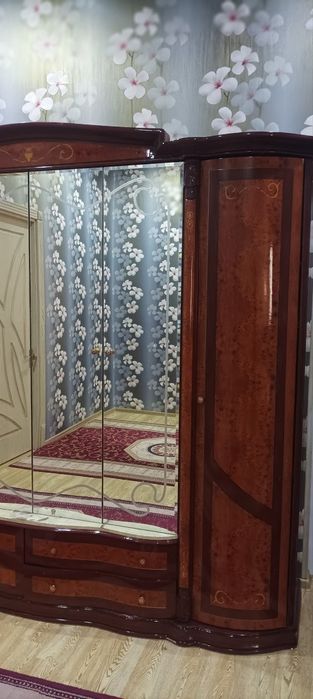 Хитой мебели сотилади