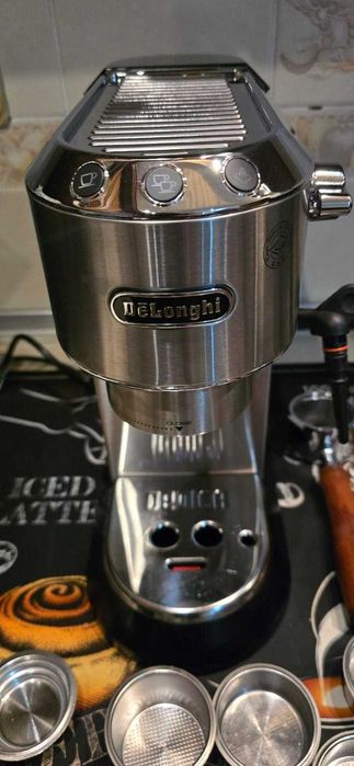 Кофеварка Delonghi EC 685 M серебристый