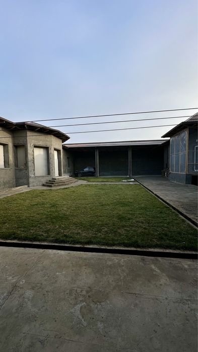 Katta xovli sotiladi