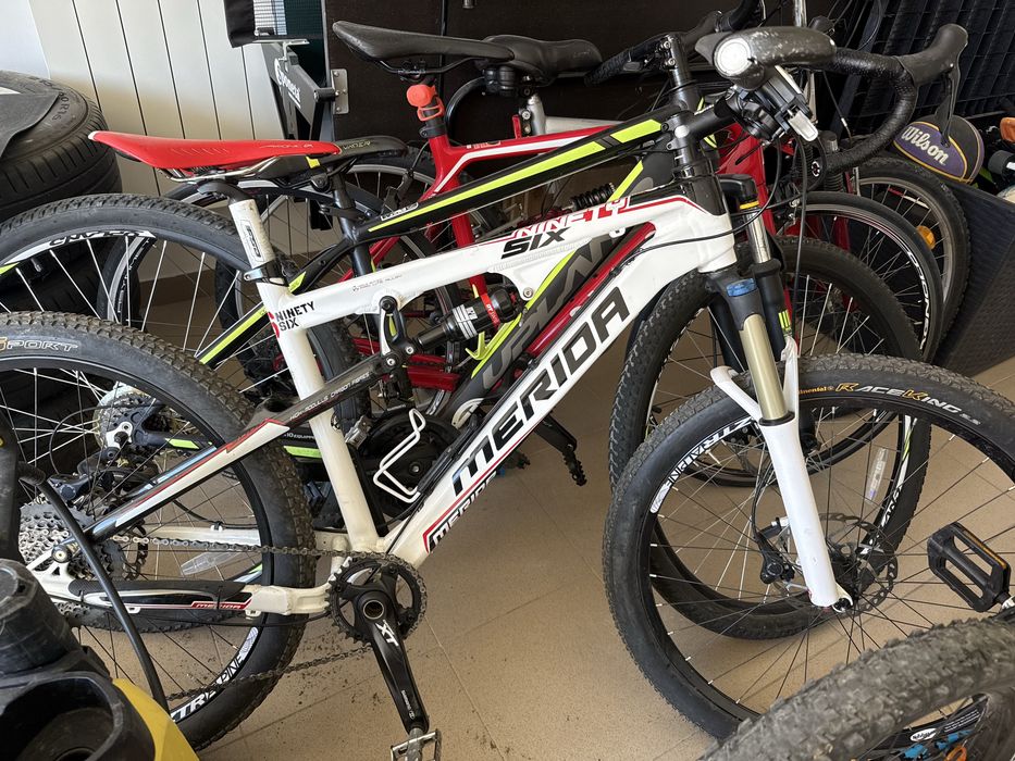Bicicletă full suspension