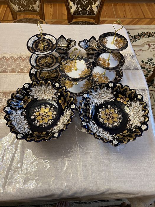 Chinni komplekt sotiladi. Xolati yangidek.