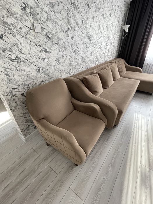 Диван с креслом