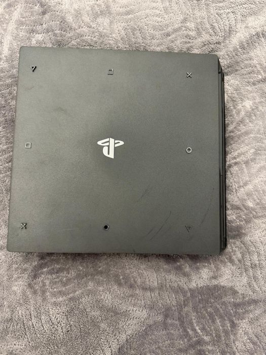 Ps4 pro , maneta aurie , jocuri incluse