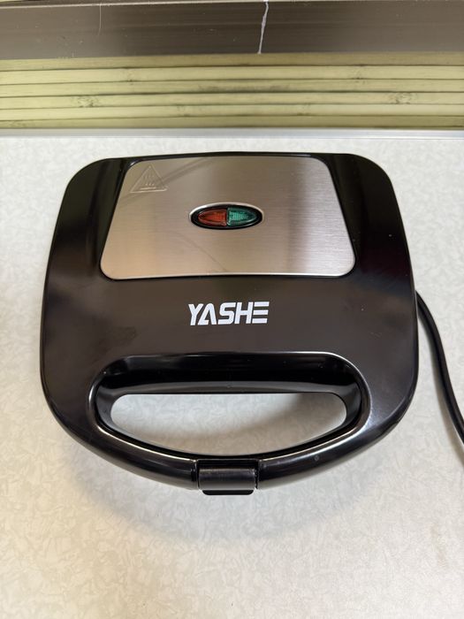 Гофретник Yashe 750w