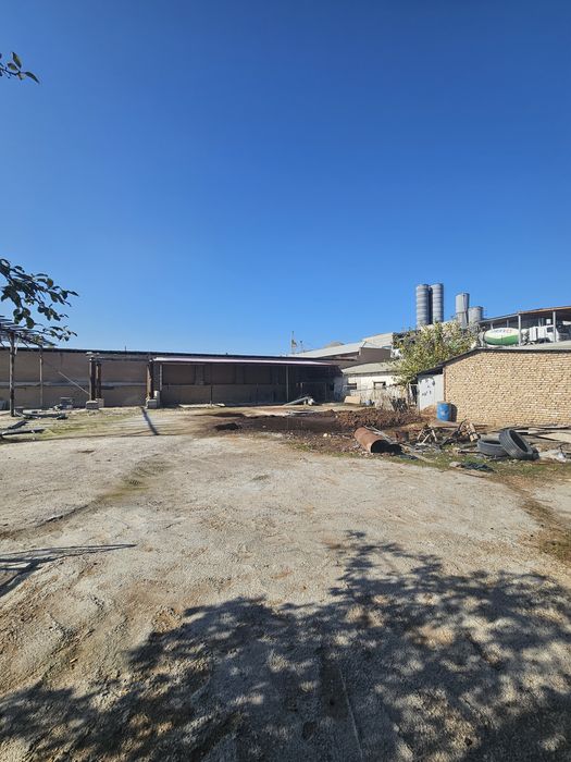 Қибрай тумани М.Улуғбек махалласида 26 сот. нотурар жой сотилади.