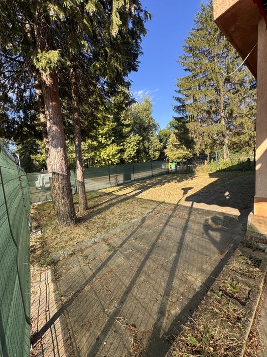 Правец – ТОП ЛОКАЦИЯ  300 м² УПИ + 120 м² Сграда