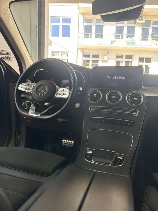 Mercedes-Benz GLC 300 e 4MATIC Off-Roader hibrid