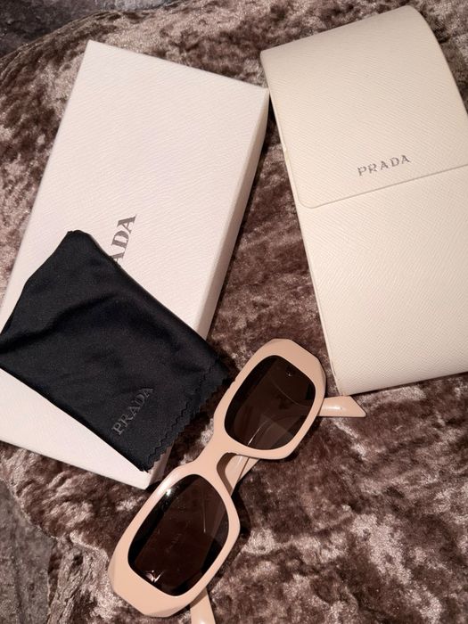 Дамски слънчеви очила Prada