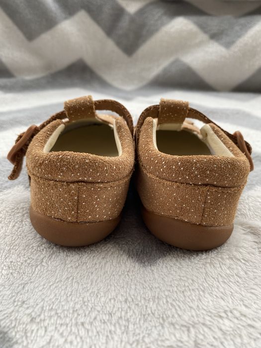 Papuci Clarks noi marimea 22
