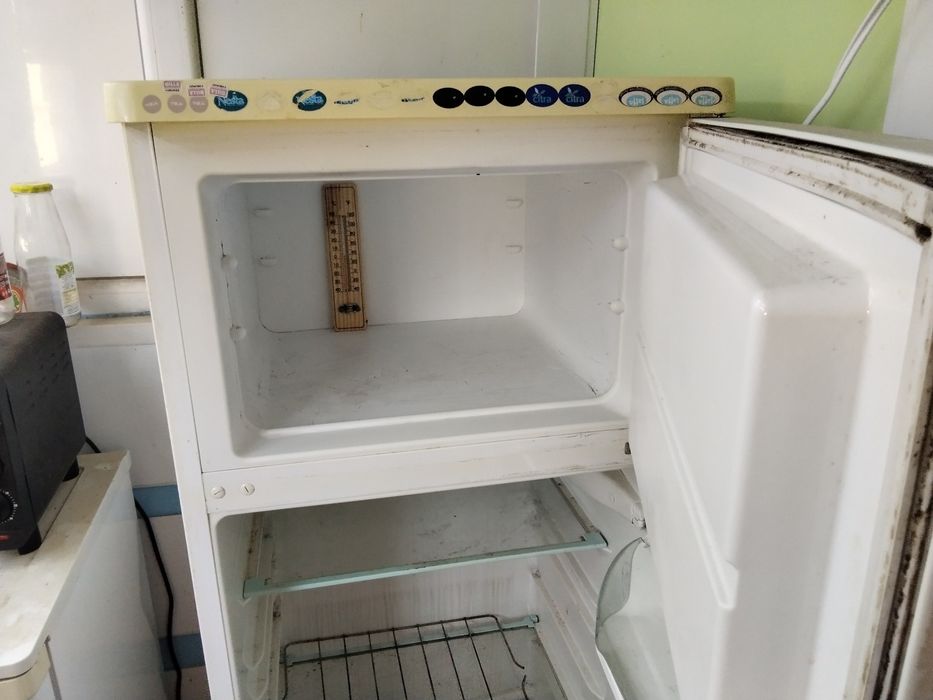 Голям оригинален хладилник с фризер , на уирпул ( Филипс )