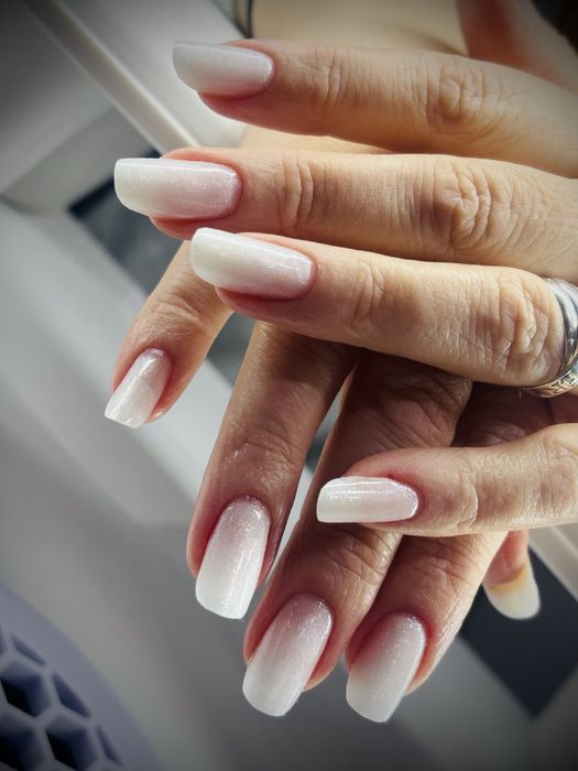Unghii cu gel ,manichiura/pedichiura
