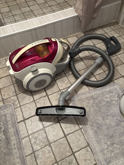 Продам Пылесос LG