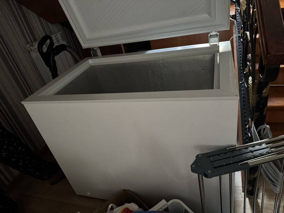 Морозильник большой