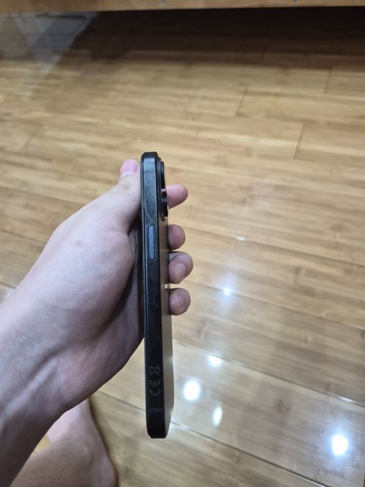 iPhone 15  128 гб