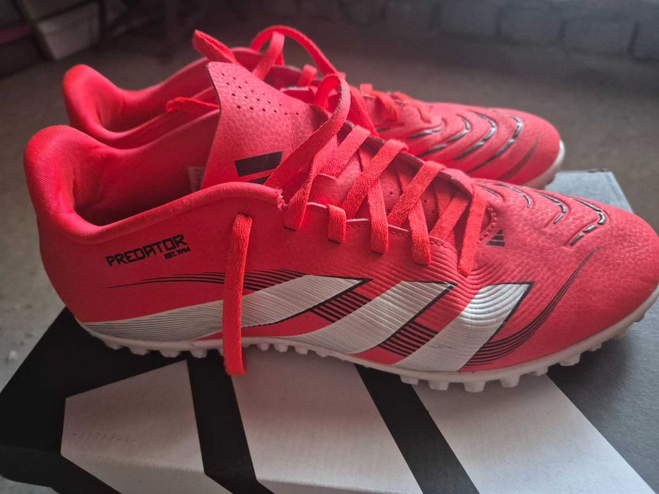 Оригинални футболни стоножки Adidas Predator Club TF – № 42 2/3