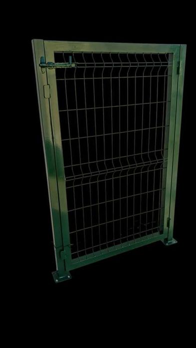 Оградни врати - оборудвани с колове, панти, брава, дръжка