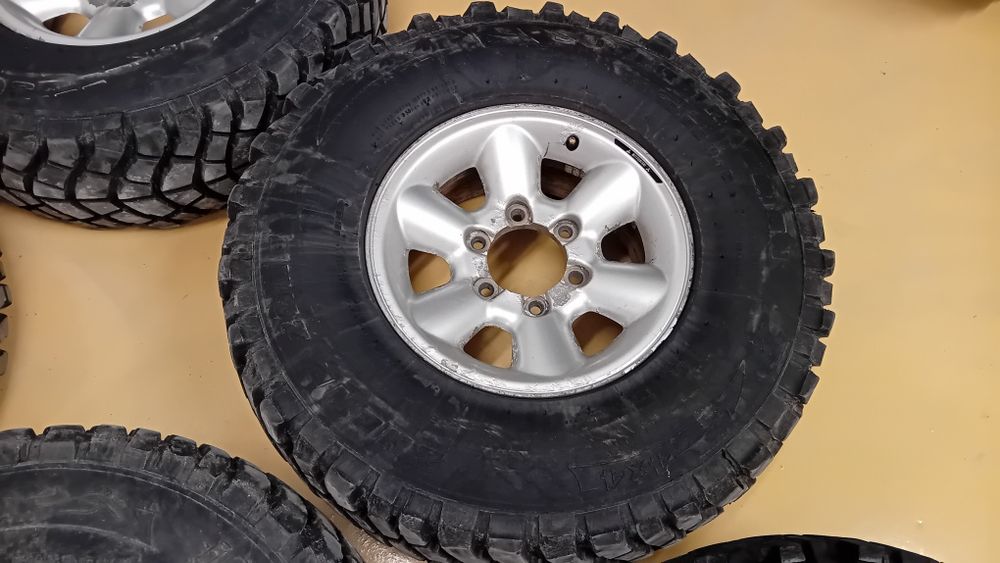 Гуми с джанти 31x10.5R15 6х139.7 - 5 бр.