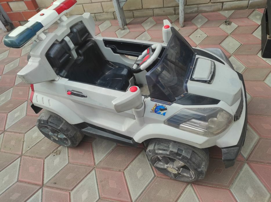 Продам машину детскую