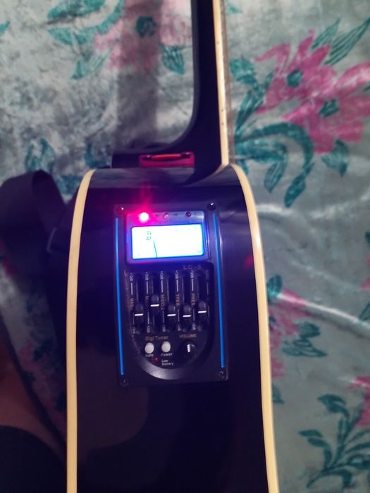 Akustik gitara razmer 41