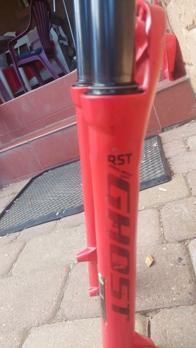 Furca 27,5 RST pe aer cu lockaut