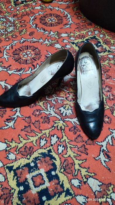 Продам  ботинки, туфли женские