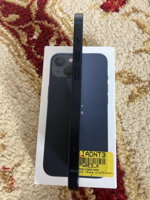 Продам iPhone 13.