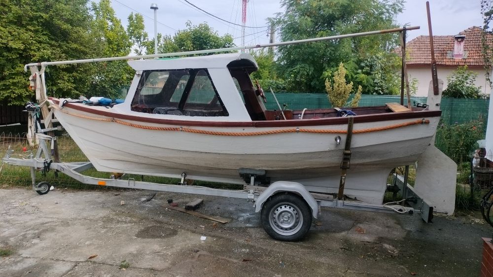 Barca cu motor diesel