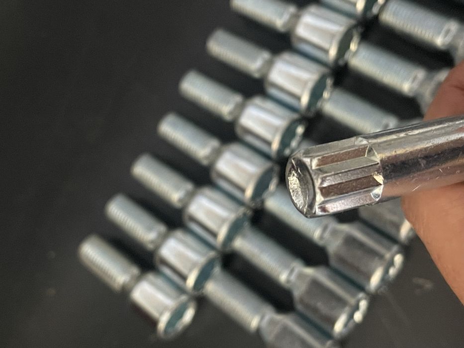 JR болтове 14x1.5