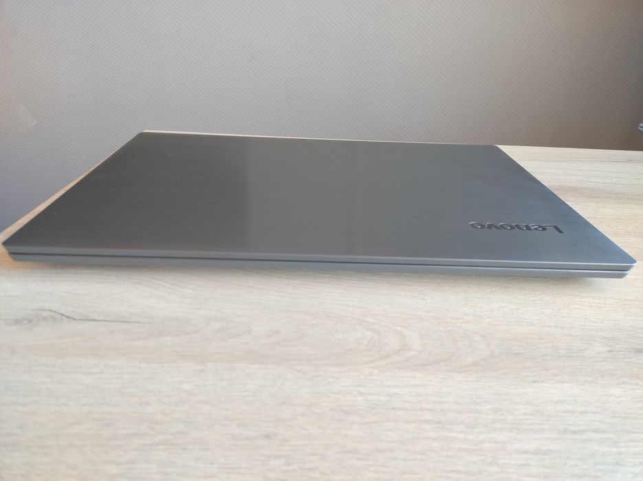 Лаптоп Lenovo V330-15IKB i5-8250U 20GB 256GB SSD NVME 15.6"FHD Windows 11 PRO