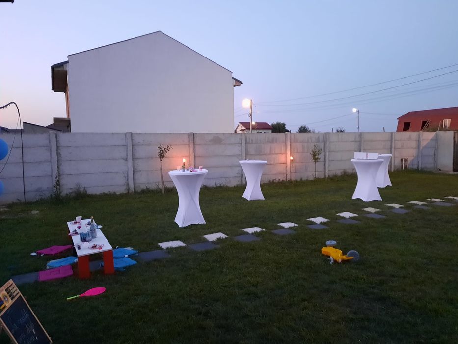 Mese cocktail albe/negre/led de inchiriat