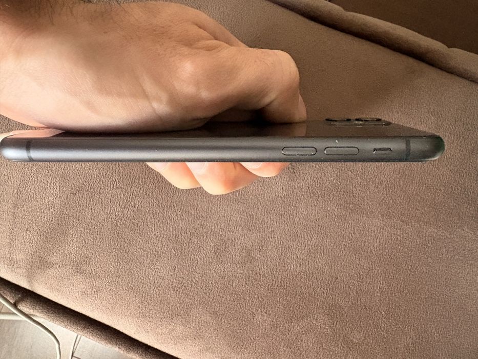 Vând iPhone 11 64gb