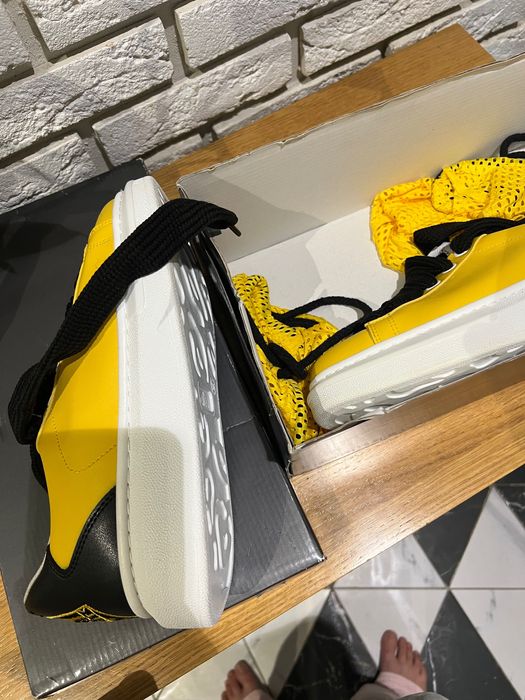 Кроссовки новые , стильные