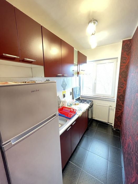 Apartament cu trei camere , zona Nufarul