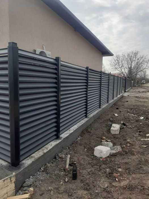 Garduri si porti din panou stil jaluzele, sipca metalica, tabla cutata, plasa bordurata, fier forjat, BCA si alte modele disponibile