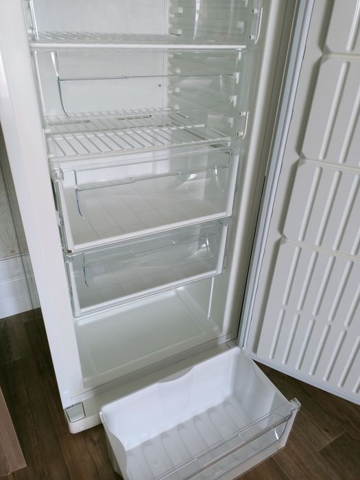 Продам морозильную камеру Indesit