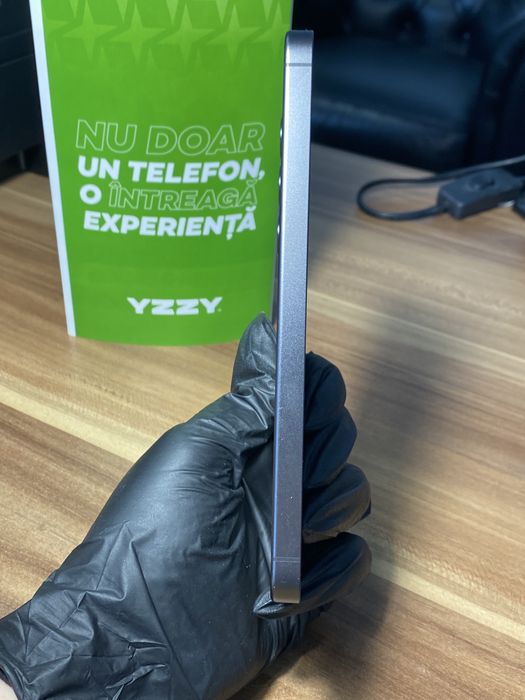 Samsung Galaxy s24 FE • 128 GB • Graphite