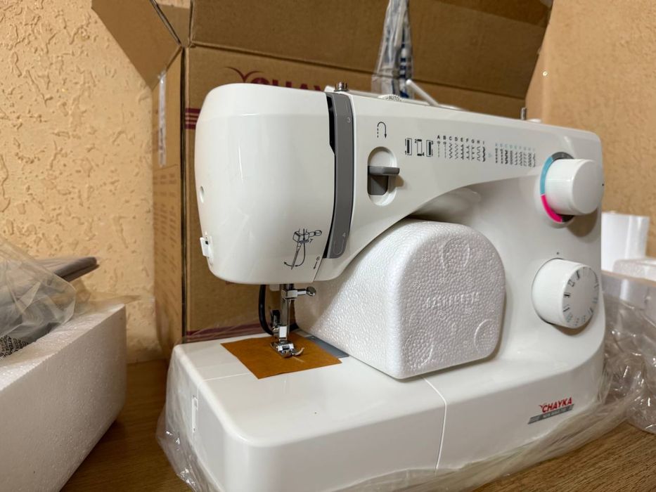 Электрическая швейная машинка “Chayka”