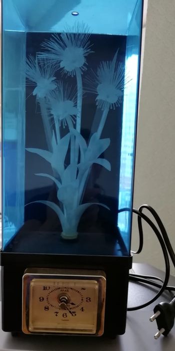 Продам красивый светильник с часами