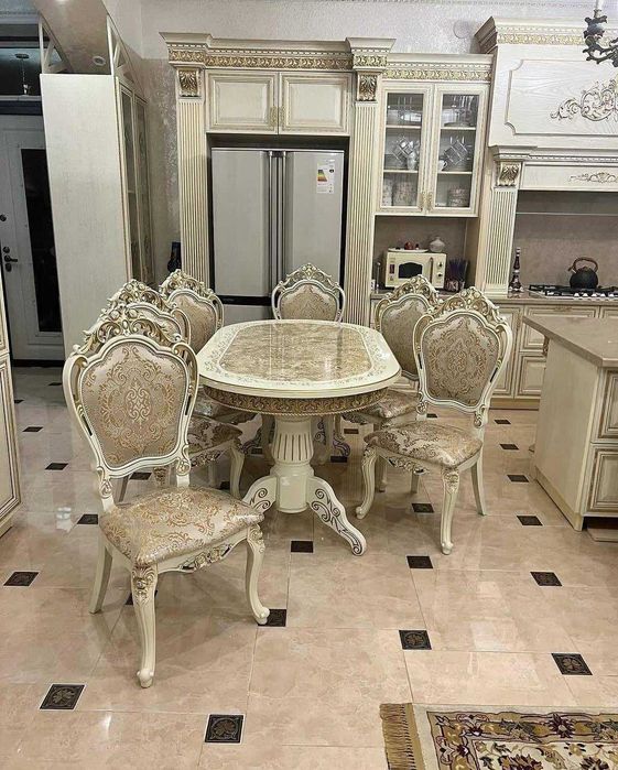 Продам Стол и стулья