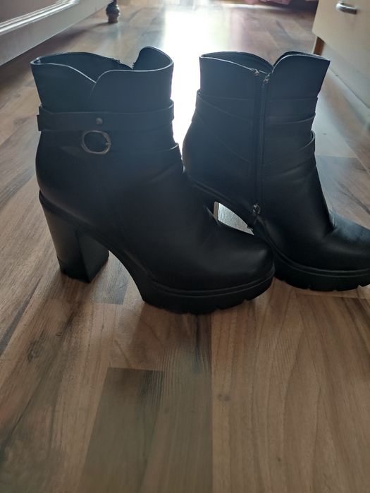 Дамски боти номер 40