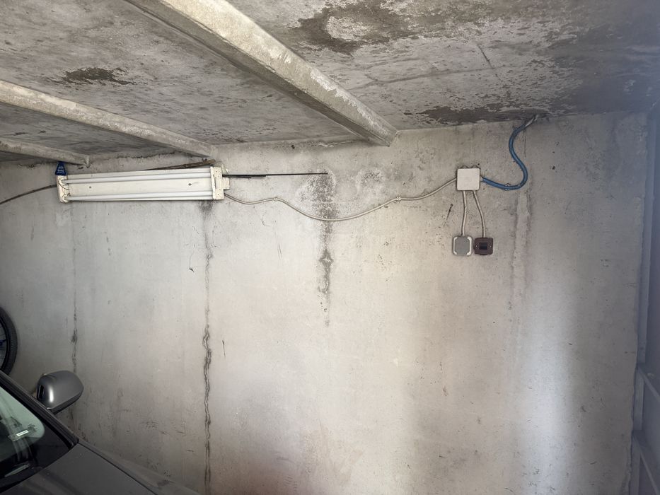 Продавам Бетонен гараж